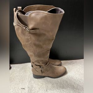 Size 8 1/2 wide calf brown boots